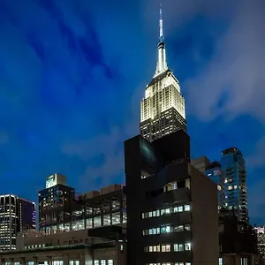 Western Premier Empire State מלון
